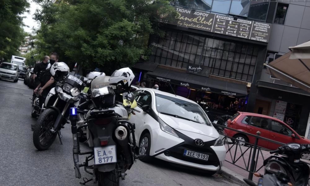 Άλιμος: Όλα έγιναν για μια ματιά, λέει ο πατέρας του 14χρονου που μαχαιρώθηκε